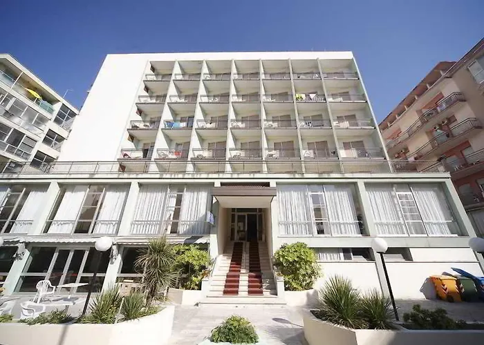 Telstar Hotel 3*