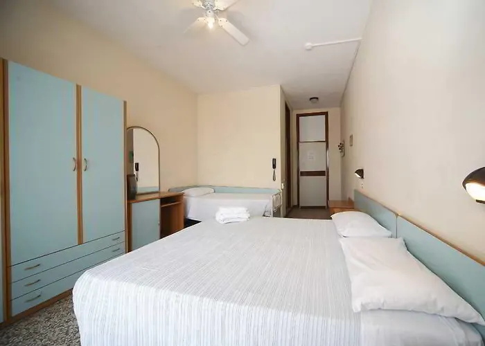 Telstar Hotel 3*