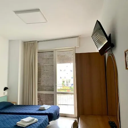 מלון Telstar 3*