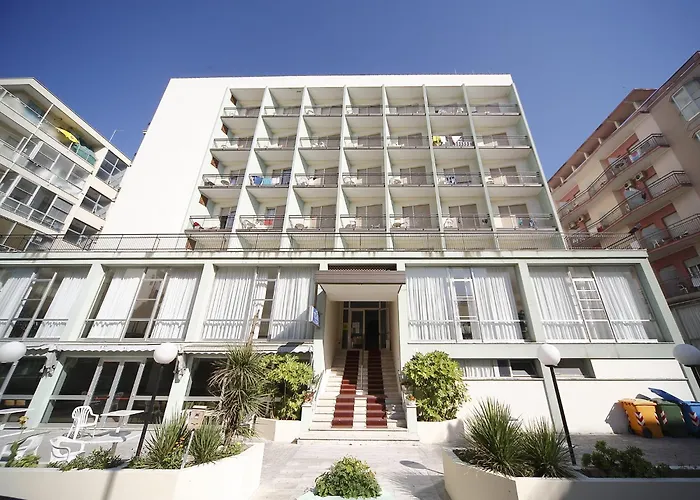 Telstar Hotel 3*